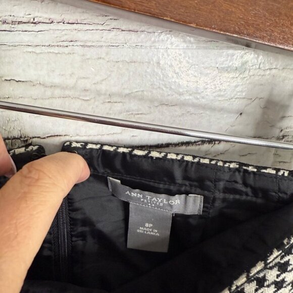 Ann Taylor Black and White Pencil Skirt Knee-Length size 8P - Picture 4 of 6